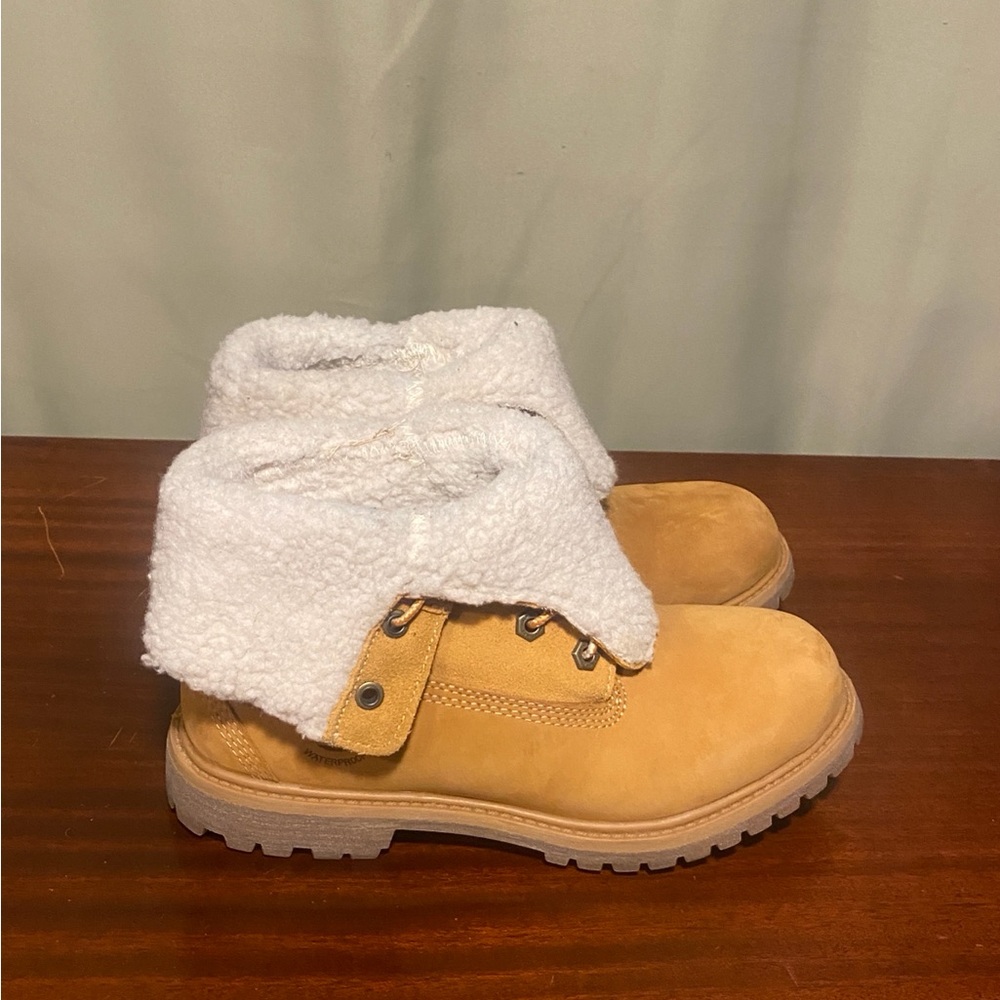 Timberland Women’s Authentic Roll Fold Down Teddy Fleece Boots Wheat Nubuck  7M